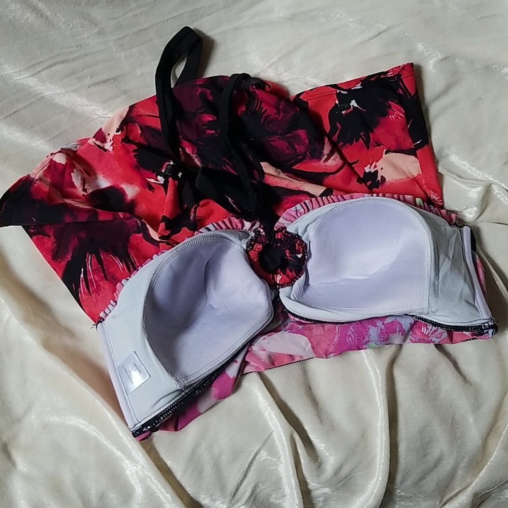 Liz Lange lge maternity swim top. - Picture 3 of 7
